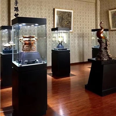 Tsev khaws puav pheej Corner Display Unit